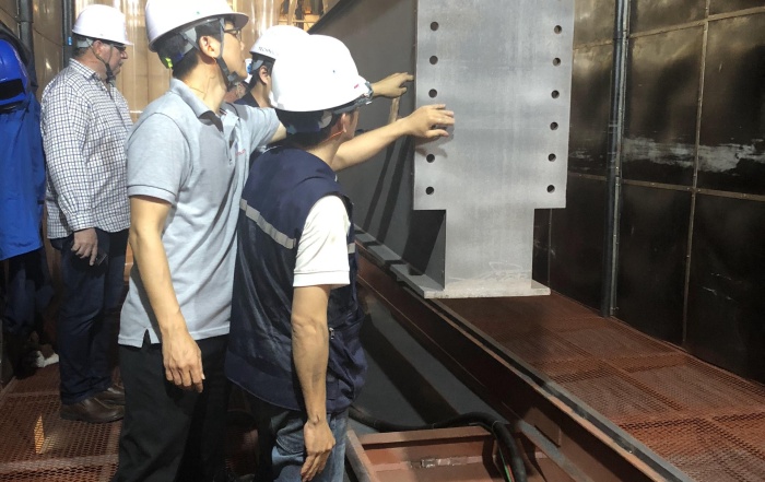 Australian Client come to Nam Viet's factory to inspect cranes before export